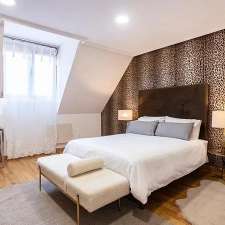 De La Guardia Rosal Apartman *